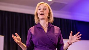 Pesquisa aponta amplo favoritismo de Liz Truss para suceder Boris Johnson em Downing Street