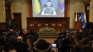Zelensky pede que países suspendam comércio com a Rússia e entrada de turistas russos