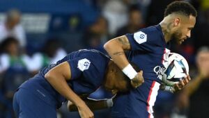 Neymar marca, mas PSG só empata com o Monaco