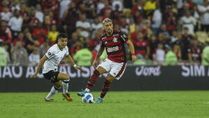 Flamengo volta a vencer Corinthians e garante vaga na semifinal da Libertadores