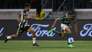 Com dois a menos, Palmeiras segura Galo e avança à semifinal da Libertadores nos pênaltis