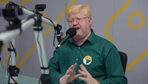 "Conheço bem Pernambuco", diz Wellington Carneiro em sabatina na Rádio Folha FM 96.7. Assista