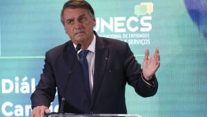 Bolsonaro diz que reajustará salário de servidores em 2023