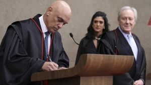 Ministro Alexandre de Moraes toma posse como presidente do TSE