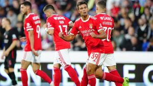 Benfica vence Dínamo de Kiev e se aproxima da fase de grupos da Champions; veja os resultados