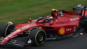 Carlos Sainz Jr, da Ferrari, conquista pole position no GP da Bélgica de F1