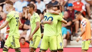 Na estreia de Casemiro e com CR7 no banco, Manchester United derrota Southampton na Premier League