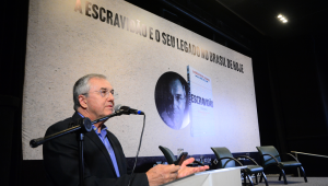 Laurentino Gomes launches book and gives conference in Recife