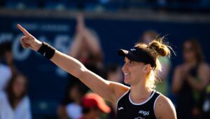 Bia Haddad vence campeã olímpica e chega à semifinal do WTA 1000 de Toronto