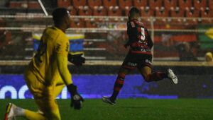 Bola aérea castiga, Carlos Eduardo falha, e Sport é goleado pelo Ituano por 4x1