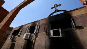 Incêndio acidental em igreja no Cairo deixa mais de 40 mortos