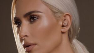 Kim Kardashian faz parceria com Apple e lança fone de ouvido