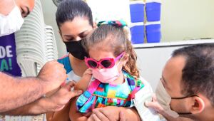 Vacinação de crianças com 3 anos movimenta postos de imunização no Recife deste domingo (14)
