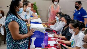 Recife realiza mutirão de vacinação contra Covid, neste domingo (28)
