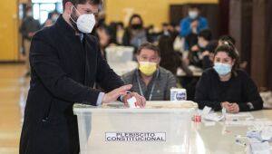 Chile inicia votação em plebiscito inédito sobre nova Constituição