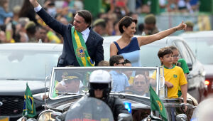 Bolsonaro e primeira-dama participam do desfile do Bicentenário da Independência em Brasília