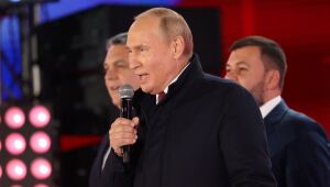 Putin diz que Rússia continuará desenvolvendo potencial militar, inclusive nuclear