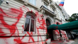 Fachada do consulado da Rússia em Nova York é vandalizada