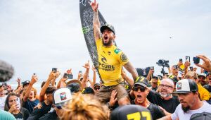 Filipe Toledo conquista título do Circuito Mundial de Surfe