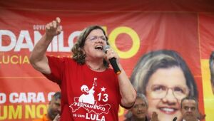 Teresa Leitão sofre acidente durante evento em Paulista
