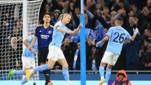 Haaland faz 2 e City goleia Copenhague na Champions; Dortmund afunda Sevilla