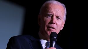 Biden: EUA tem "obrigação moral" de regulamentar mais as armas de fogo