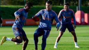 Cristiano Ronaldo volta a treinar com o Manchester United