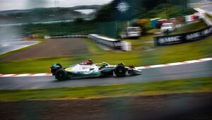 Mercedes superam Red Bulls nos segundos treinos livres sob a chuva de Suzuka