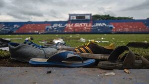 Ao menos 32 crianças entre os 125 mortos em tragédia em estádio de futebol na Indonésia