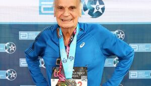 Aos 79 anos, Drauzio Varella ganha honraria após correr Maratona de Londres e completar seis Majors