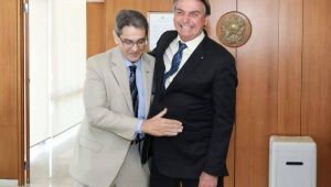 "Não tem uma foto dele comigo", disse Bolsonaro sobre Roberto Jefferson 