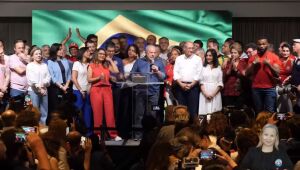 Brasil precisa de "paz e unidade", diz Lula após ser eleito presidente