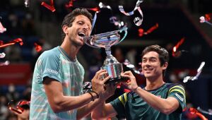 Em final com brasileiros, Marcelo Melo leva título de duplas em Tóquio