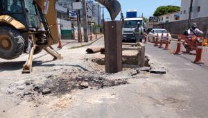 Compesa realiza serviço de manutenção no bairro de Rio Doce, em Olinda