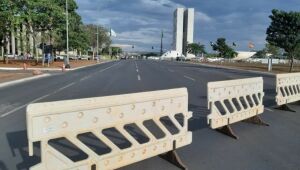 Esplanada tem isolamento de trânsito para evitar protestos