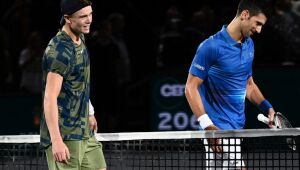 Dinamarquês Holger Rune vence Djokovic e é campeão do Masters 1000 de Paris