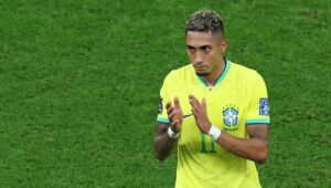 Raphinha defende Neymar de críticas: "Maior erro da carreira é nascer brasileiro"