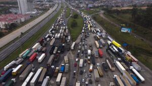 Rodovias de diversos estados são bloqueadas por manifestantes contrários ao resultado das eleições