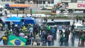 Manifestantes bolsonaristas atacam agentes da PRF no Pará e em Santa Catarina; veja vídeos