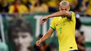 Derrota não abala emocional da equipe, mas serve de alerta, diz Richarlison