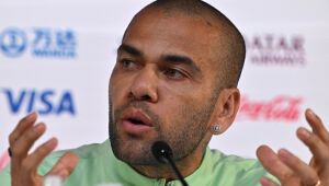 Mulher que denuncia Daniel Alves diz em depoimento foi agredida e abusada em banheiro