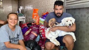 Rações arrecadadas durante campanha de prevenção à cegueira canina são entregues no Recife