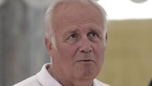 Patrick Tambay, ex-piloto francês de Fórmula 1, morre aos 73 anos