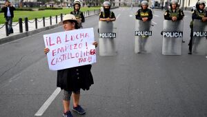 Protestos contra nova presidente aumentam no Peru; coletivo pede libertação de Castillo