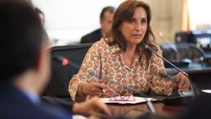 Presidente do Peru descarta renúncia e 'exige' que Congresso antecipe eleições