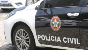 Delegado é baleado por dois tiros ao reagir a tentativa de roubo de carro na Zona Norte do Rio