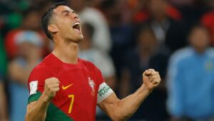 Cristiano Ronaldo assina com clube saudita Al-Nassr até 2025