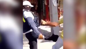 Guarda municipal chuta e dá soco em homem no Cabo; veja vídeo