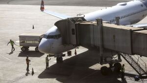 Aeroportos e rodovias com movimentação intensa neste sábado (24)