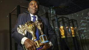 Por Pelé, Conmebol propõe à CBF trocar estrelas por corações no escudo